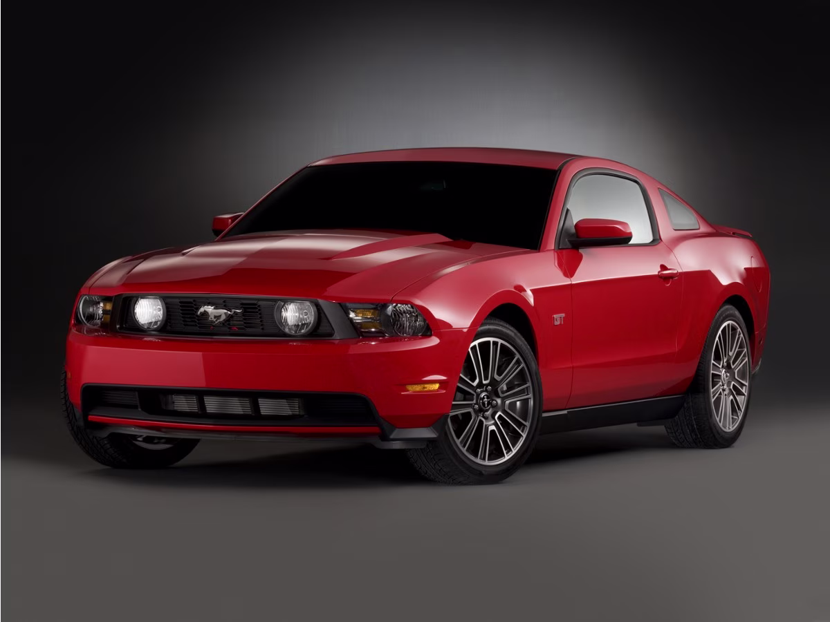 2012 Performance White Ford Mustang GT Premium RWD Coupe
