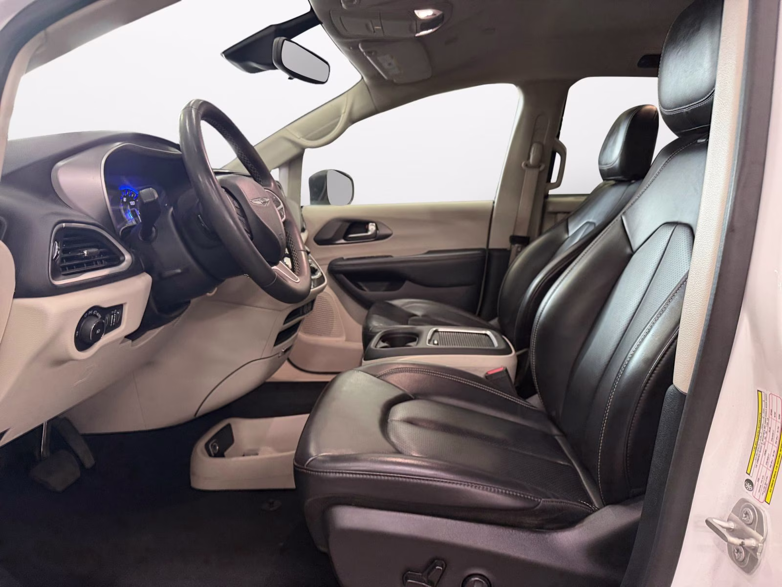 2023 Bright White Clearcoat Chrysler Pacifica Touring L FWD Van