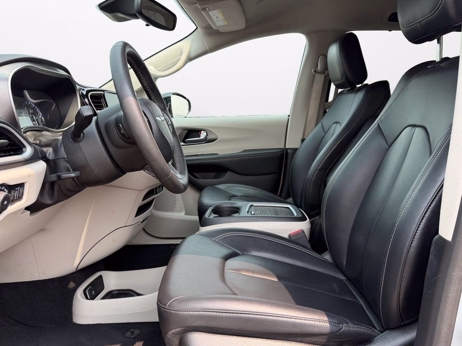 2024 Silver Mist Clearcoat Chrysler Pacifica Touring L FWD Van