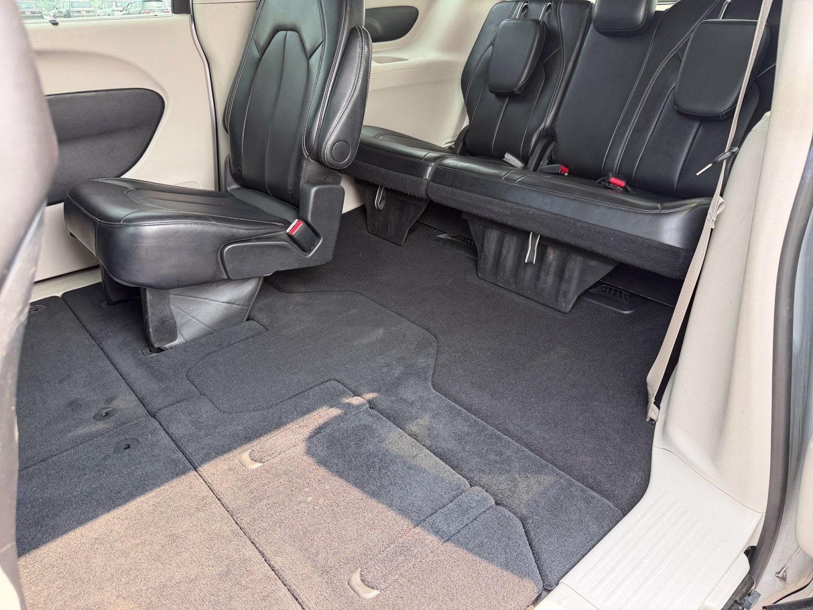 2024 Silver Mist Clearcoat Chrysler Pacifica Touring L FWD Van