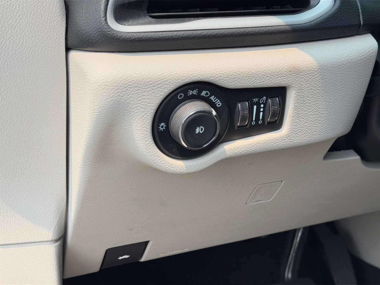 2024 Silver Mist Clearcoat Chrysler Pacifica Touring L FWD Van