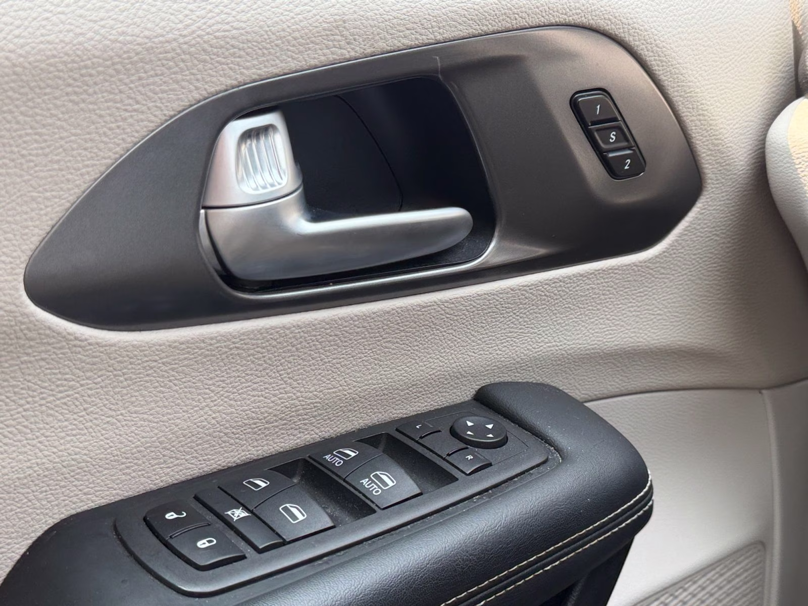 2024 Silver Mist Clearcoat Chrysler Pacifica Touring L FWD Van