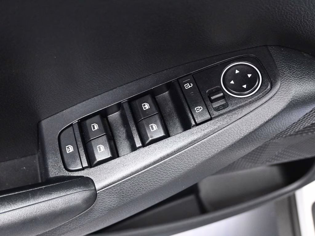 2025 Snow White Pearl Kia Seltos LX AWD SUV