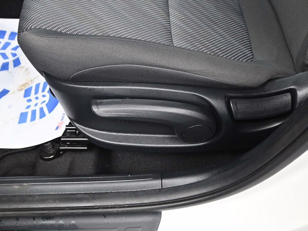 2025 Snow White Pearl Kia Seltos LX AWD SUV