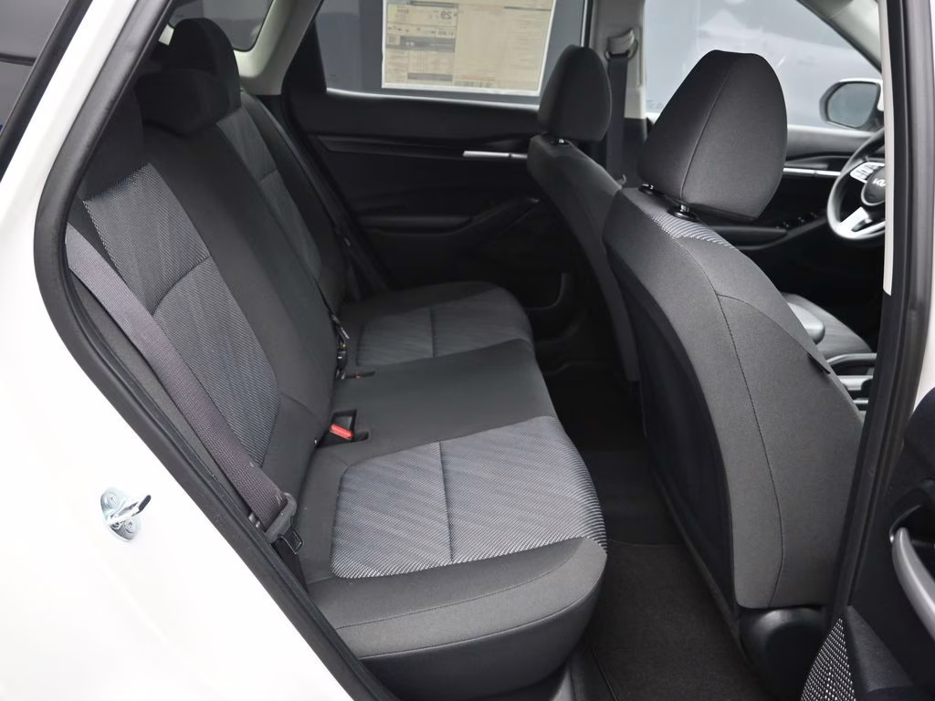 2025 Snow White Pearl Kia Seltos LX AWD SUV