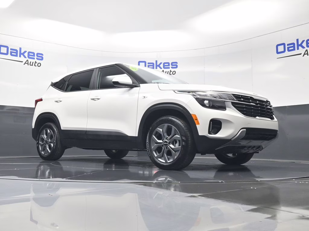 2025 Snow White Pearl Kia Seltos LX AWD SUV