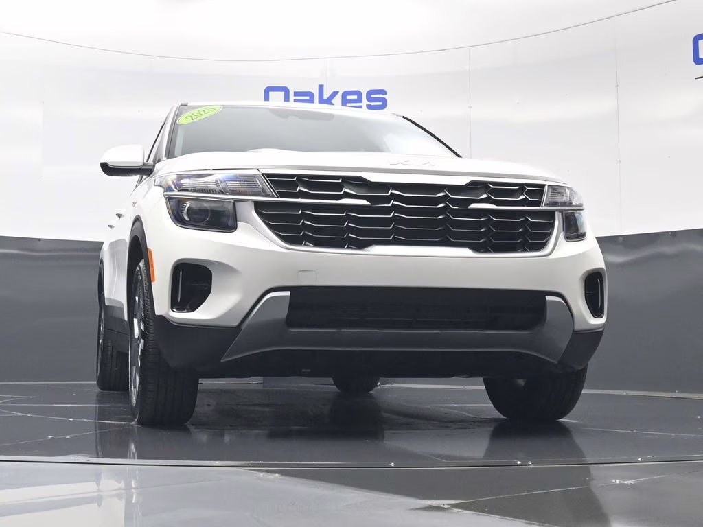 2025 Snow White Pearl Kia Seltos LX AWD SUV
