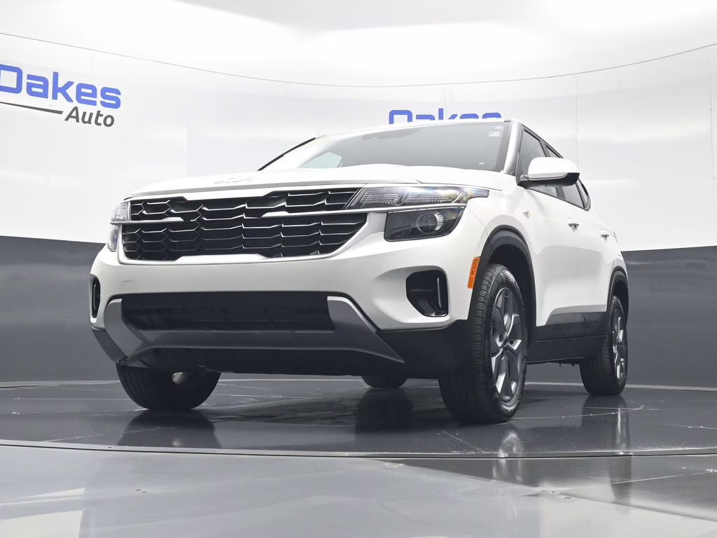 2025 Snow White Pearl Kia Seltos LX AWD SUV