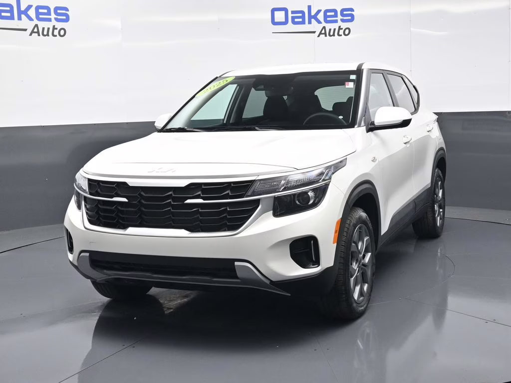 2025 Snow White Pearl Kia Seltos LX AWD SUV