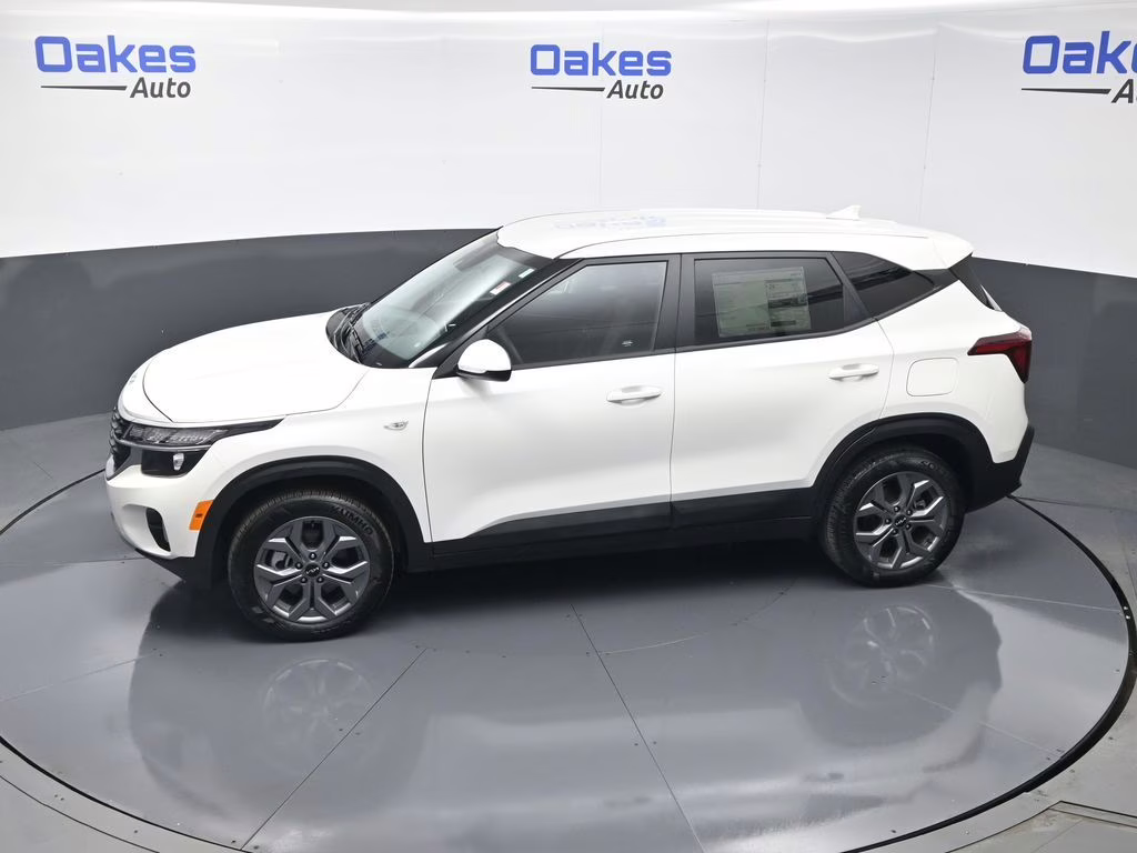2025 Snow White Pearl Kia Seltos LX AWD SUV