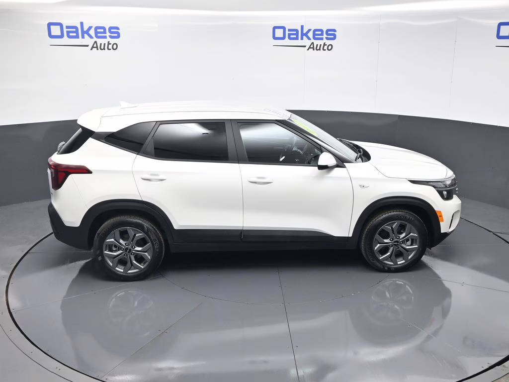 2025 Snow White Pearl Kia Seltos LX AWD SUV