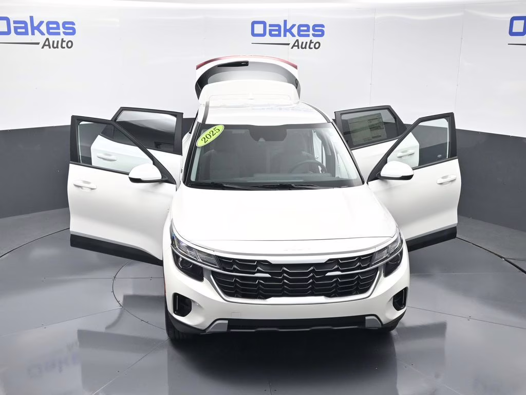 2025 Snow White Pearl Kia Seltos LX AWD SUV