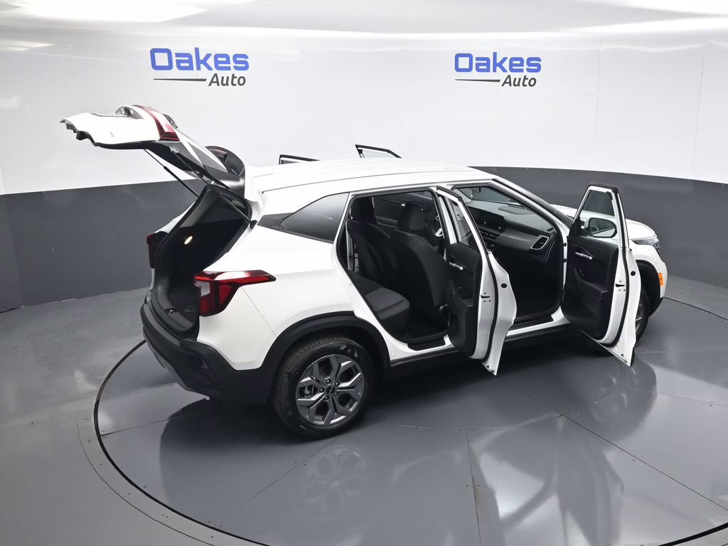 2025 Snow White Pearl Kia Seltos LX AWD SUV