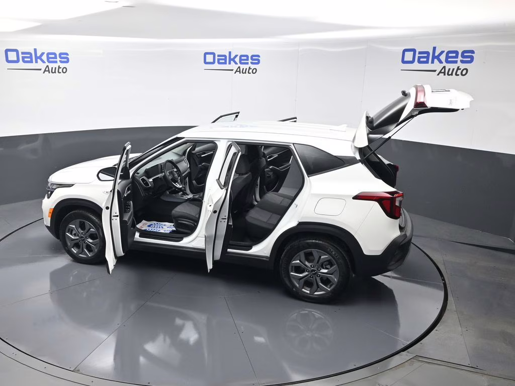 2025 Snow White Pearl Kia Seltos LX AWD SUV