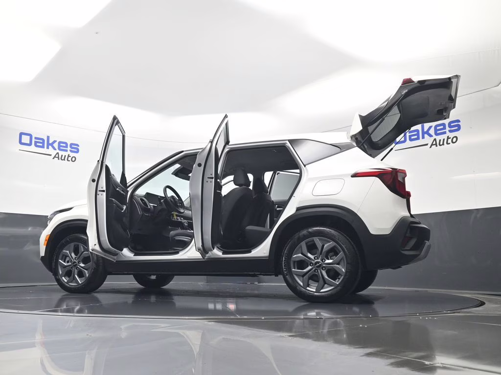 2025 Snow White Pearl Kia Seltos LX AWD SUV