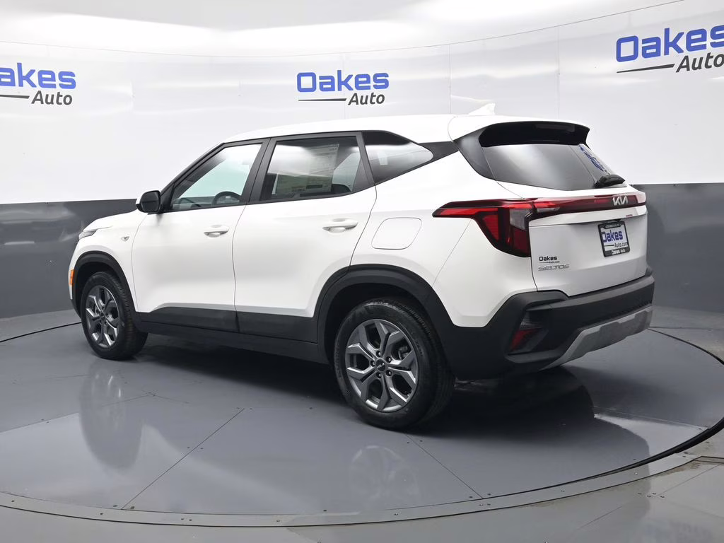 2025 Snow White Pearl Kia Seltos LX AWD SUV