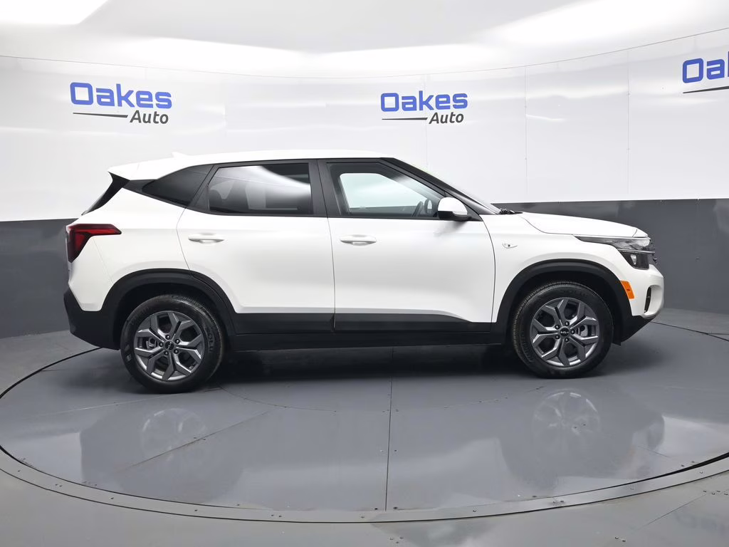 2025 Snow White Pearl Kia Seltos LX AWD SUV
