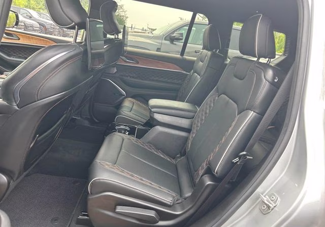 2025 Silver Zynith Jeep Grand Cherokee L Summit 4X4 SUV