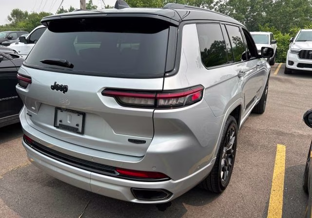 2025 Silver Zynith Jeep Grand Cherokee L Summit 4X4 SUV