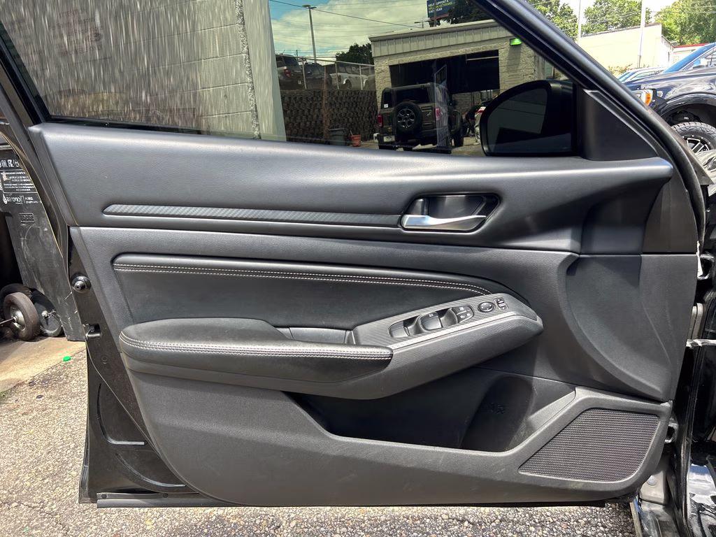 2020 Super Black Nissan Altima 2.5 S FWD Sedan