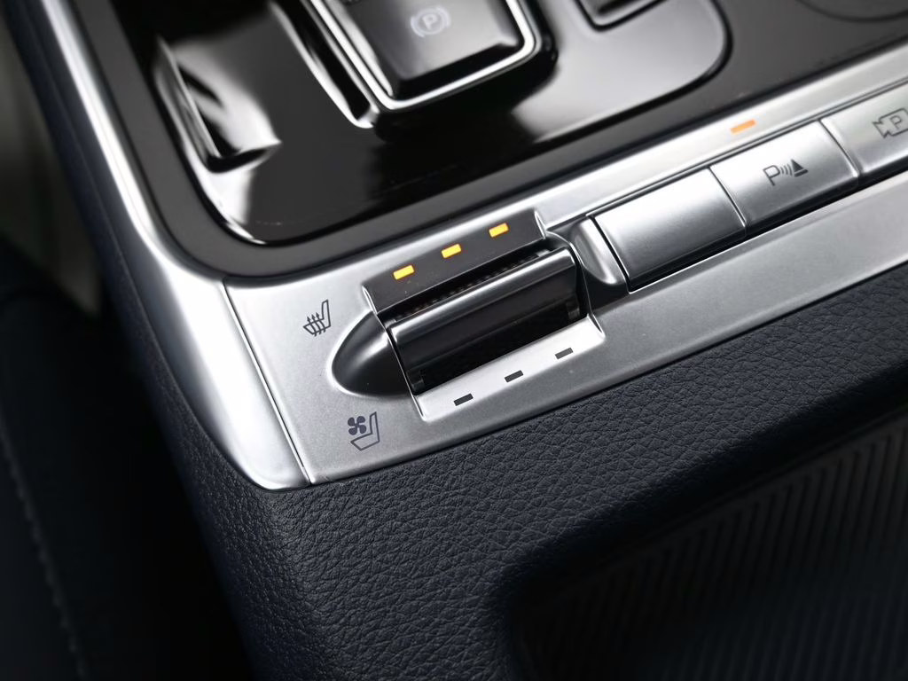 2026 Panthera Metal Kia Carnival Hybrid SX FWD Van