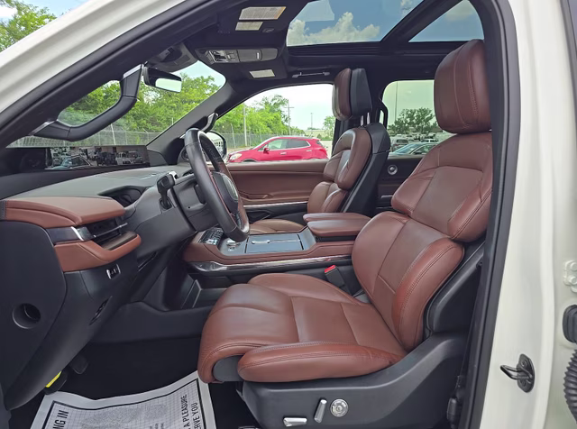 2025 White Metallic Lincoln Navigator Reserve 4X4 SUV
