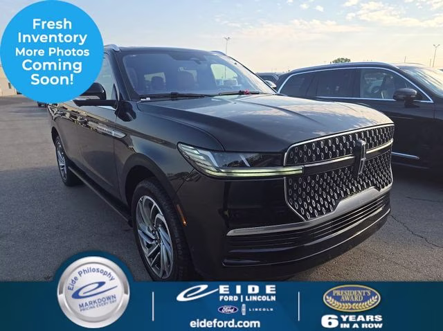 2025 Infinite Black Metallic Clearcoat Lincoln Navigator L Reserve 4X4 SUV