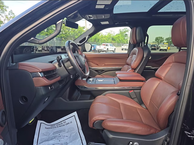 2025 Infinite Black Metallic Clearcoat Lincoln Navigator L Reserve 4X4 SUV