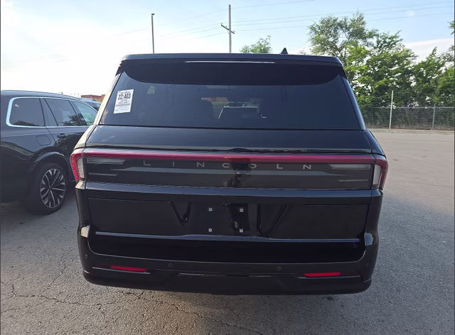 2025 Infinite Black Metallic Clearcoat Lincoln Navigator L Reserve 4X4 SUV