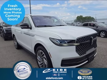 2025 White Metallic Lincoln Navigator Reserve 4X4 SUV