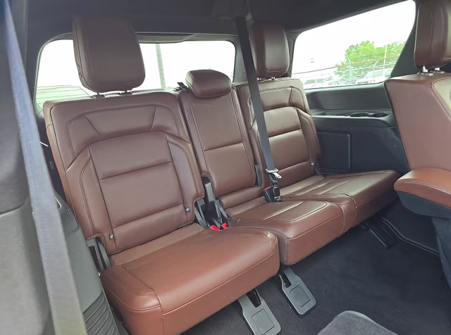 2025 White Metallic Lincoln Navigator Reserve 4X4 SUV