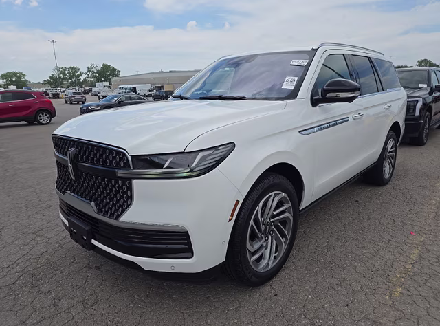 2025 White Metallic Lincoln Navigator Reserve 4X4 SUV