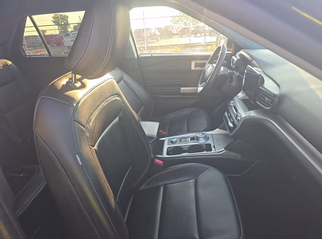2023 Blue Metallic Ford Explorer XLT 4X4 SUV
