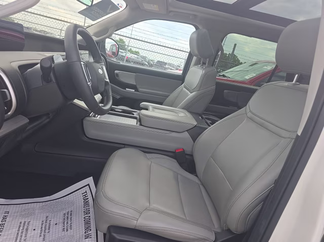 2025 White Metallic Ford Expedition Active 4X4 SUV