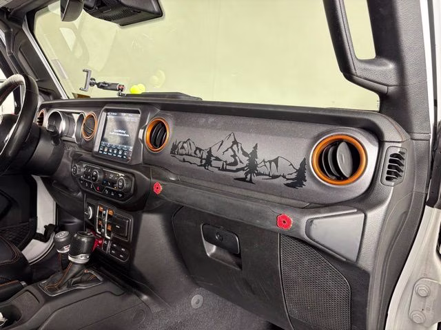2020 Bright White Clearcoat Jeep Gladiator Mojave 4X4 Truck