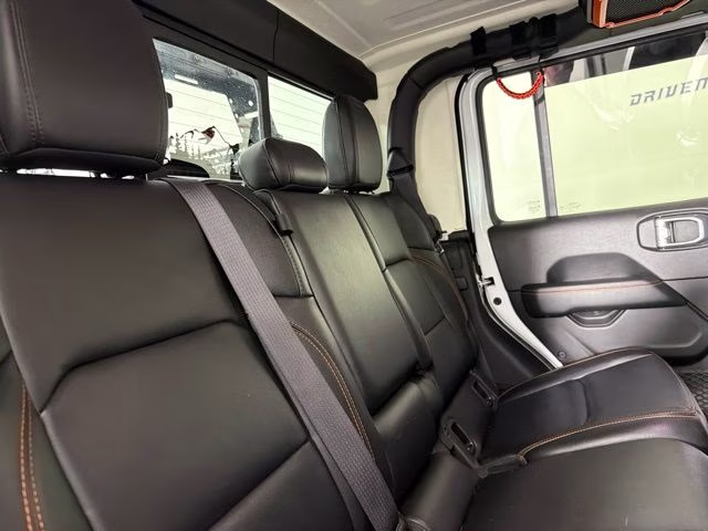 2020 Bright White Clearcoat Jeep Gladiator Mojave 4X4 Truck