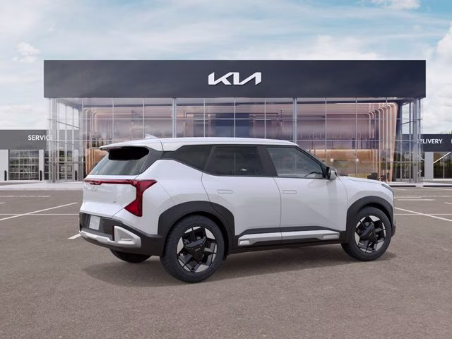 2027 White Kia Seltos S AWD SUV