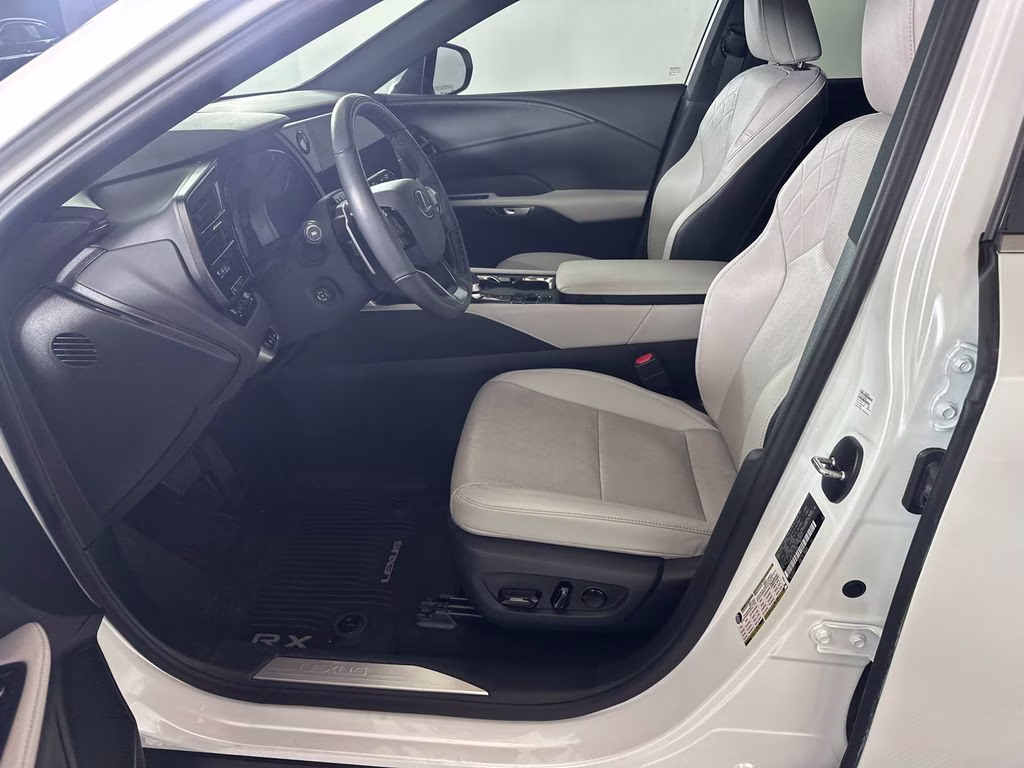 2025 White Lexus RX FWD SUV