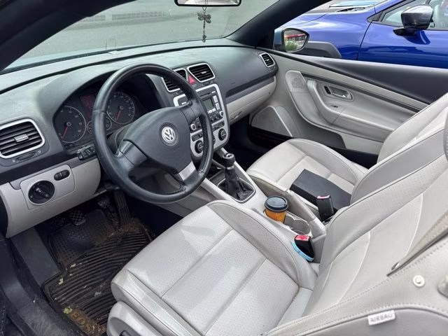 2009 Volkswagen Eos Komfort Edition FWD Convertible