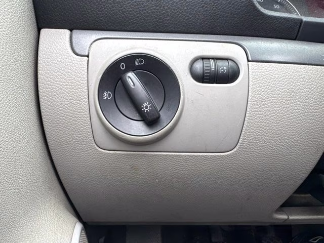 2009 Volkswagen Eos Komfort Edition FWD Convertible