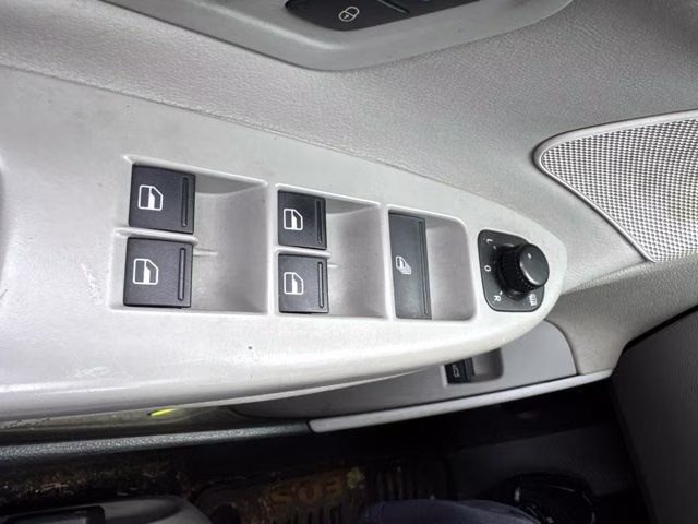 2009 Volkswagen Eos Komfort Edition FWD Convertible