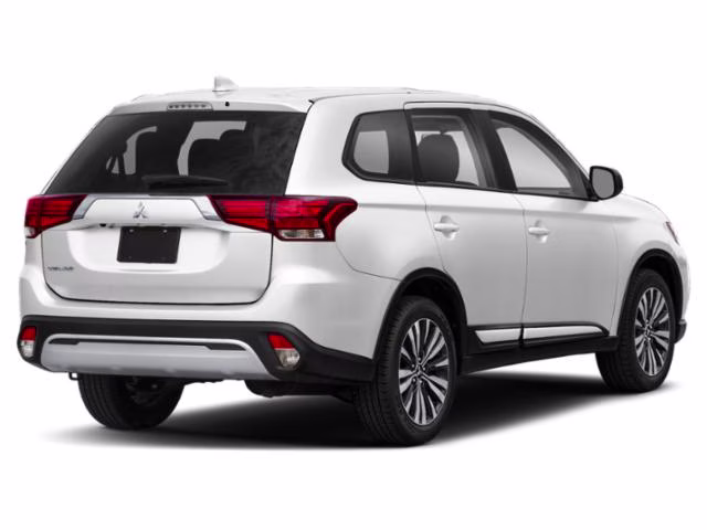 2020 White Mitsubishi Outlander SE 4X4 SUV