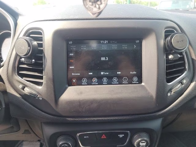 2018 Diamond Black Crystal Pearlcoat Jeep Compass Latitude 4X4 SUV