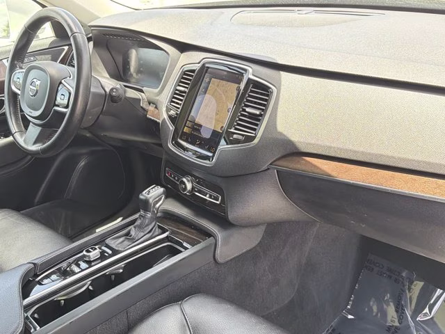 2017 Ice White Volvo XC90 T6 Momentum AWD SUV