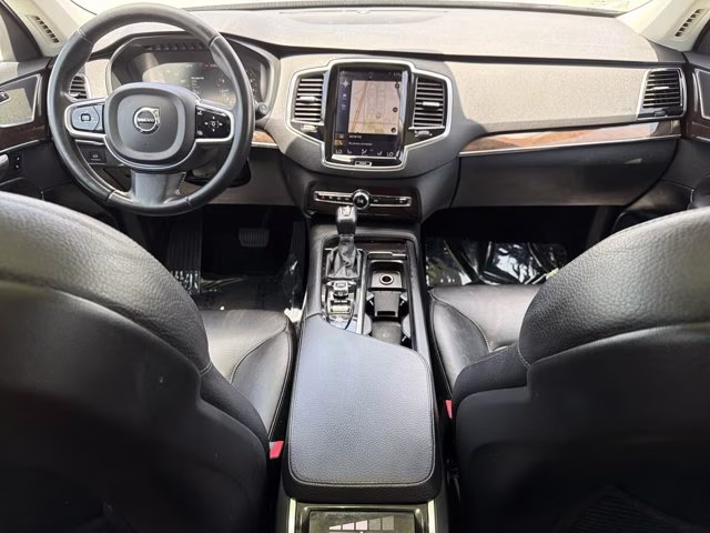 2017 Ice White Volvo XC90 T6 Momentum AWD SUV