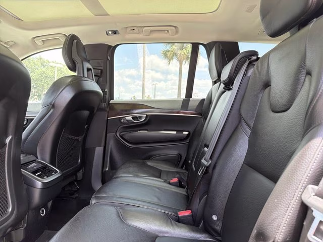 2017 Ice White Volvo XC90 T6 Momentum AWD SUV
