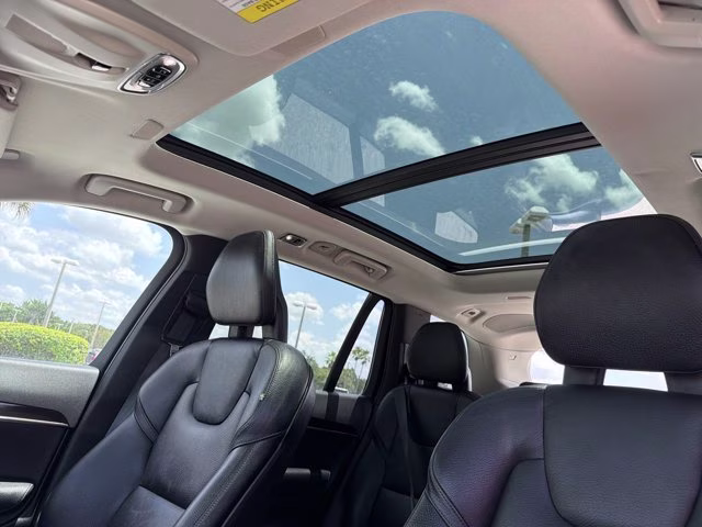 2017 Ice White Volvo XC90 T6 Momentum AWD SUV