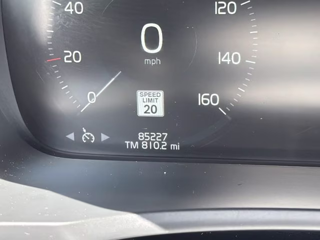 2017 Ice White Volvo XC90 T6 Momentum AWD SUV