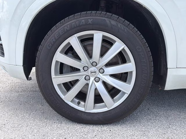 2017 Ice White Volvo XC90 T6 Momentum AWD SUV