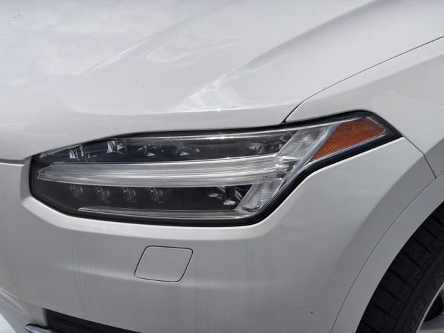 2017 Ice White Volvo XC90 T6 Momentum AWD SUV